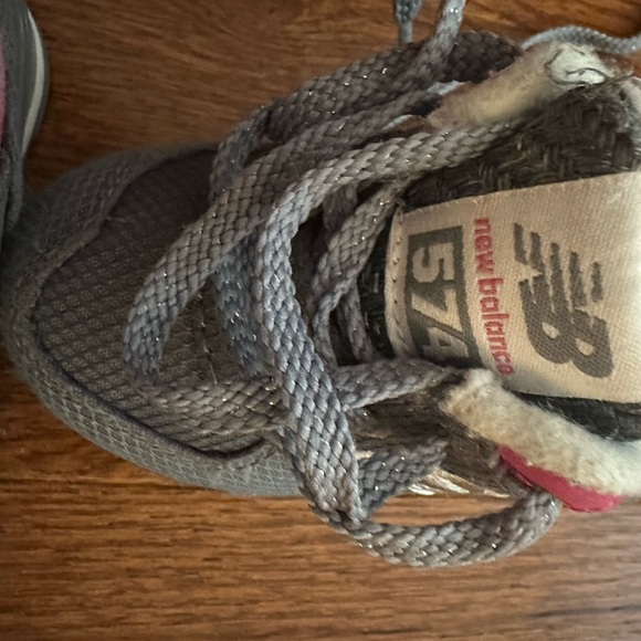 New Balance Kids Sneakers in Gray and Pink - Picture 3 of 4